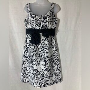 Talbots vintage 100 % silk black and white floral knee len dress